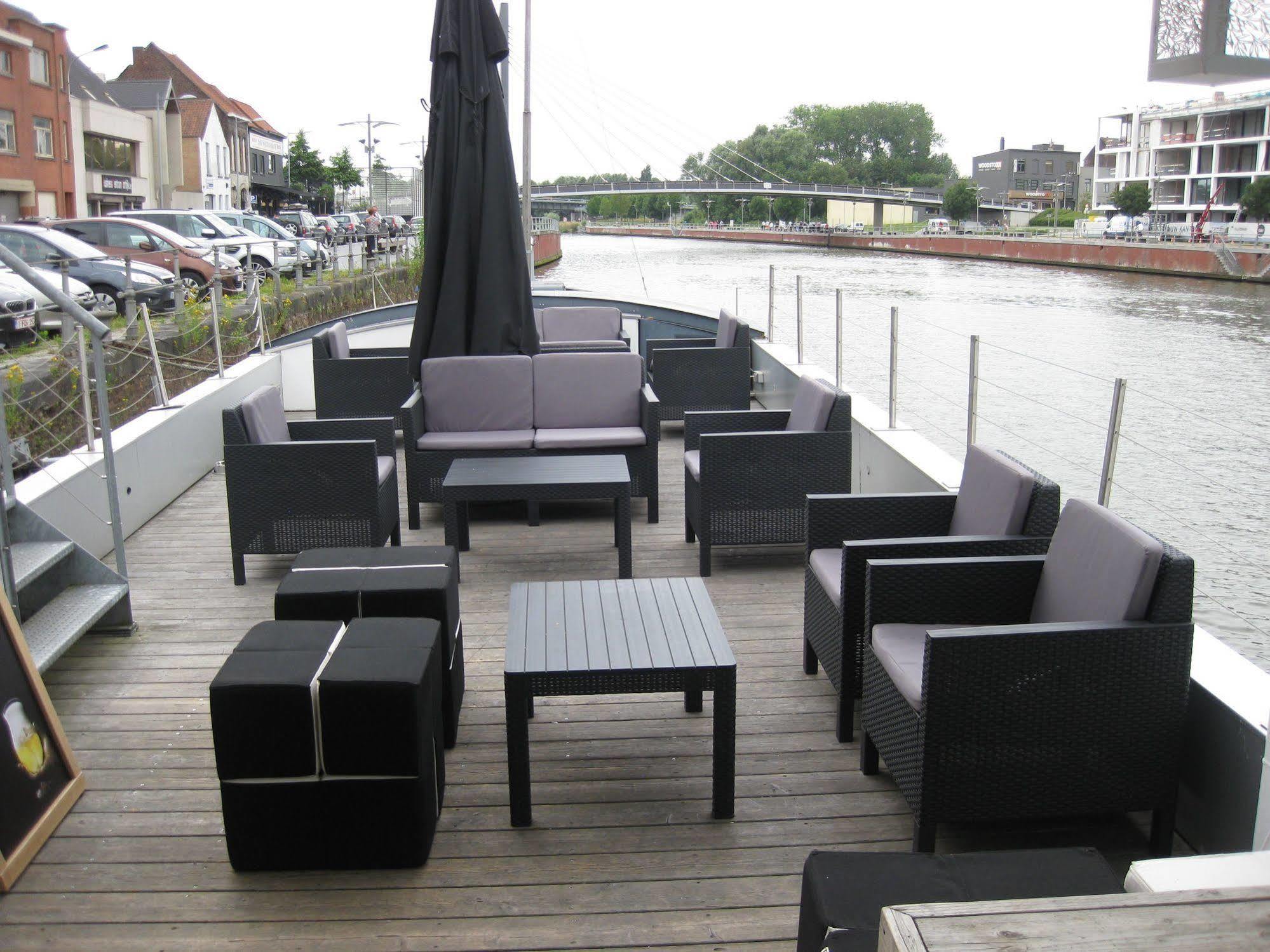Hotel Restaurant Brasserie Feestzaal Ahoi, Courtrai Extérieur photo